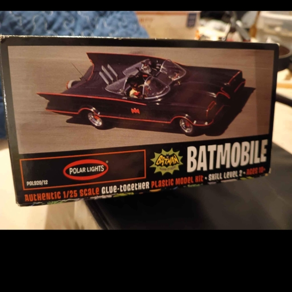 2014 Polar Lights Classic Batmobile DIY Model - Picture 6 of 10